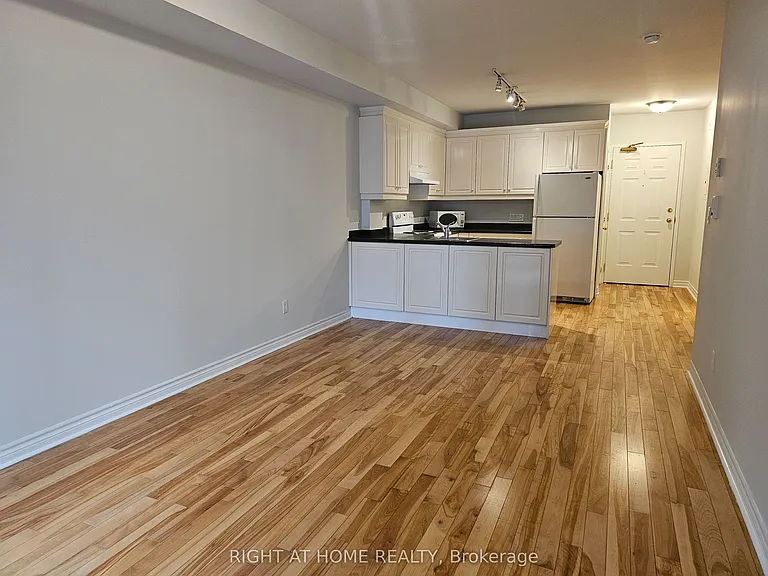 648A Yonge St #203 — Photo 9