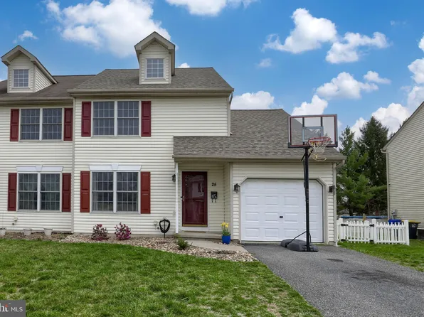 25 S Wayne St, Robesonia, PA 19551