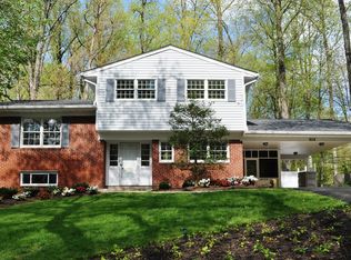9118 Santayana Dr, Fairfax, VA 22031