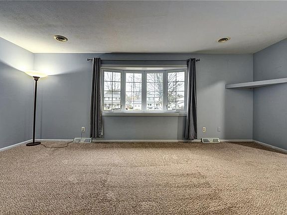 4th image of 140 Illinois Cir
