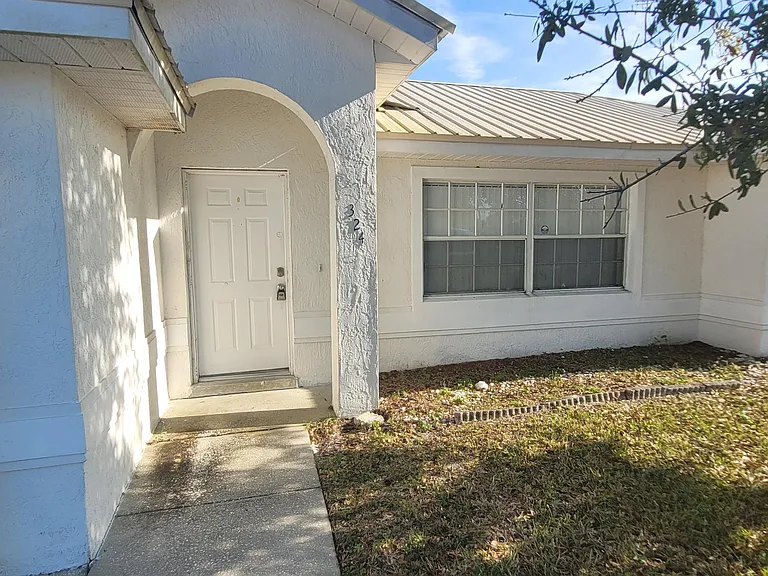 324 Clearwater Ln — Photo 9