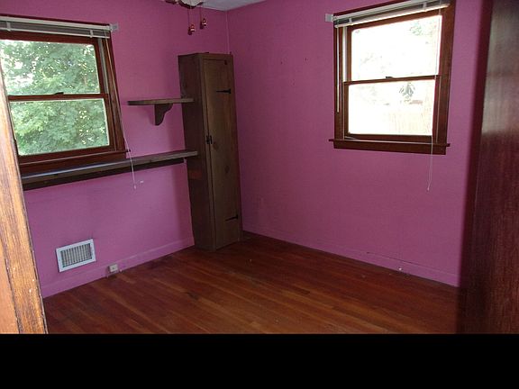 5th image of 67 Woodcrest Dr
