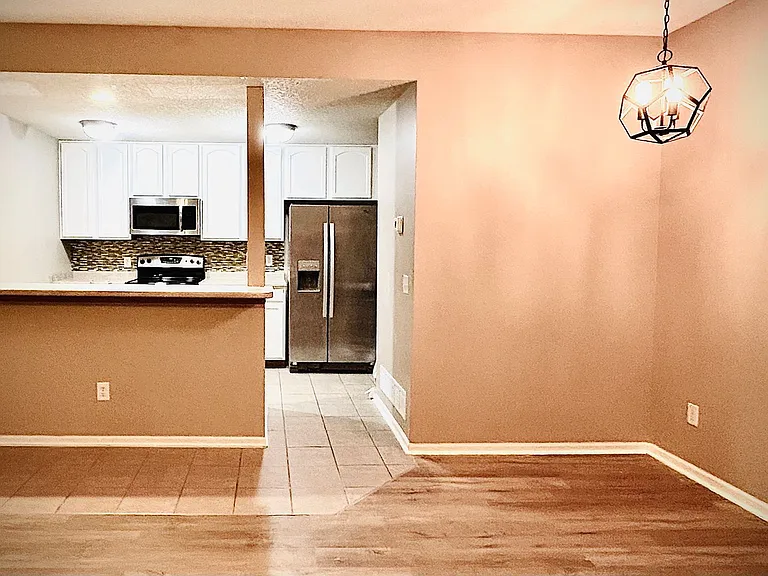 1103 NE 7th Ln — Photo 8