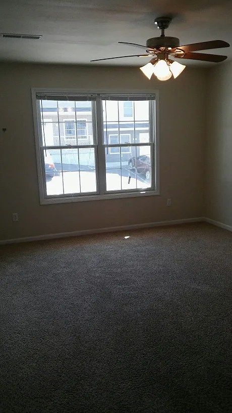 2 bed, 2.5 bath, 1100 sqft, $900 — Photo 2
