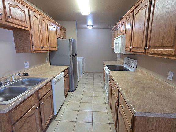 4th image of 805 W 12th St