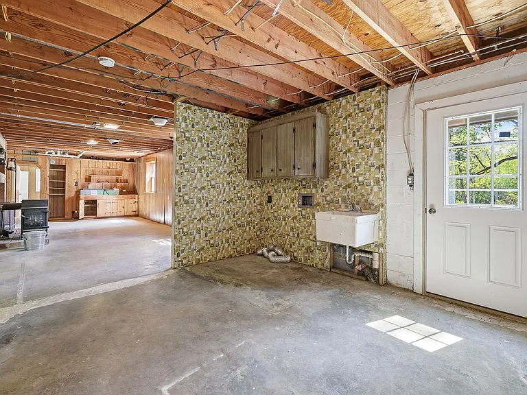 5757 Heards Mountain Rd — Photo 27