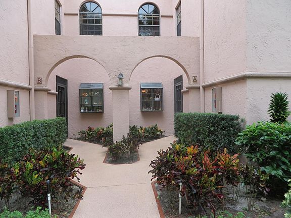 3rd image of 5258 Europa Dr APT E