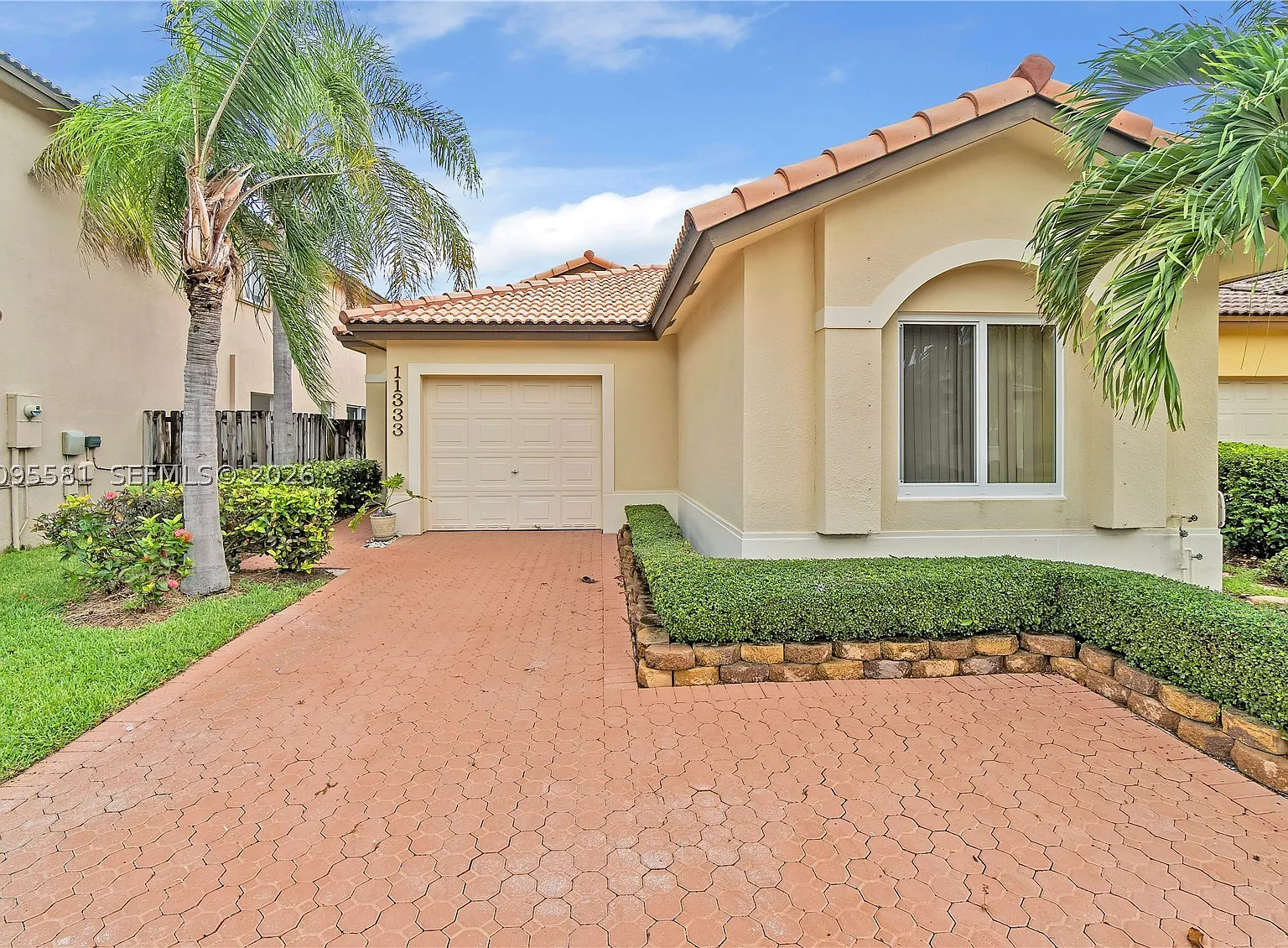 3 bed, 2.0 bath, 1521 sqft, $3,900 — Photo 1