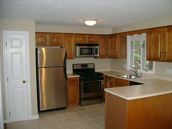Sparkling & Spacious Kitchen
