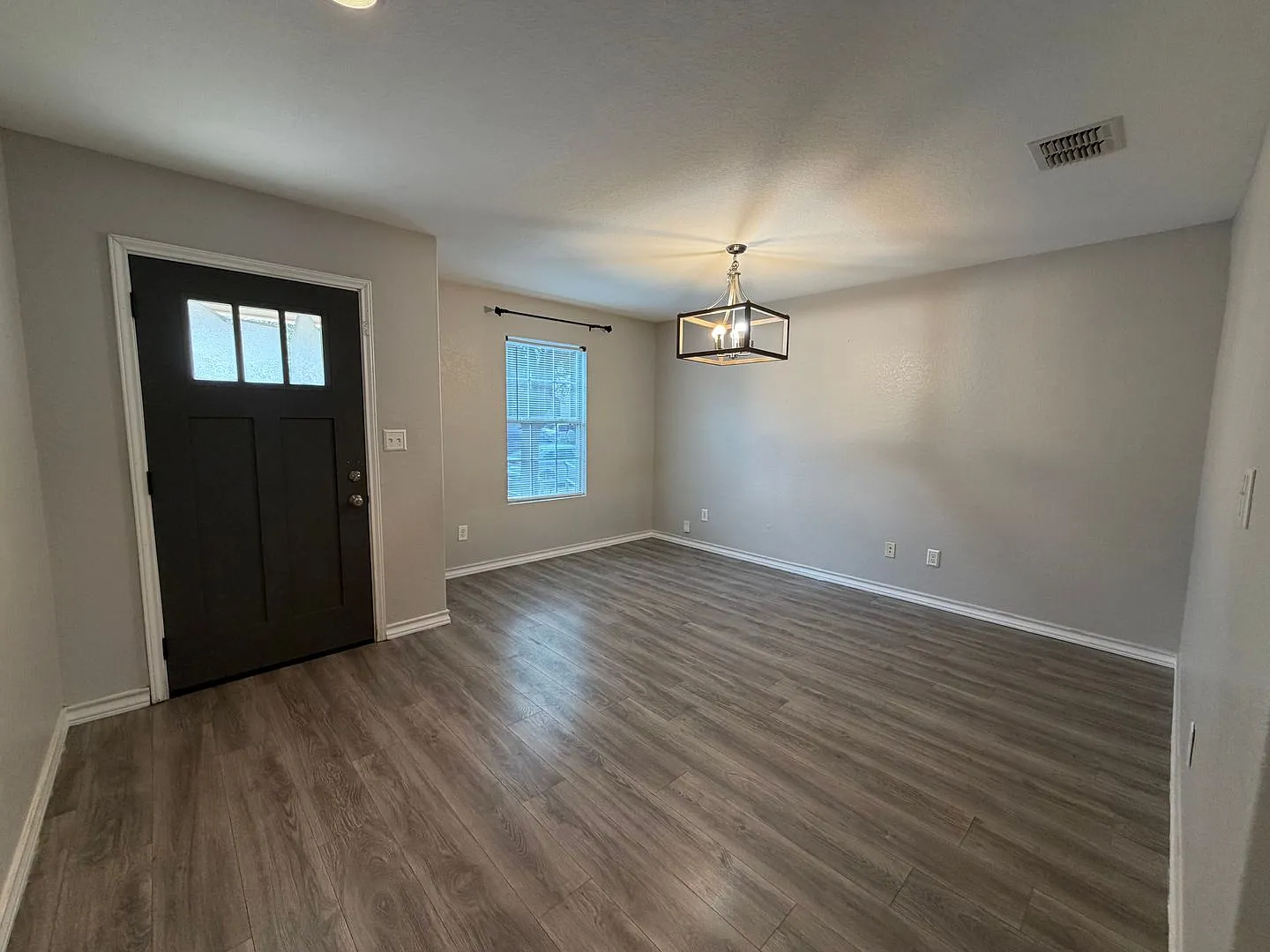 Spacious Move-In Ready Home for Rent! — Photo 3