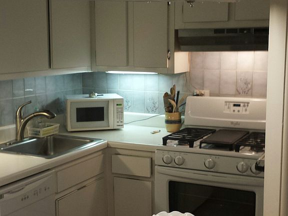 3rd image of 130 W 67th St APT 17H