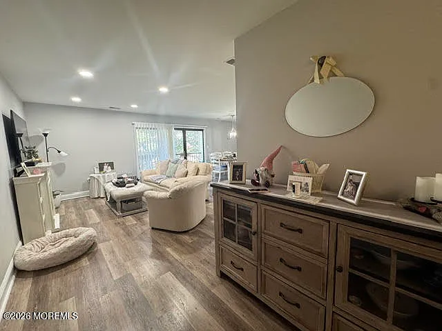2 bed, 1099 sqft, $3,000 — Photo 2