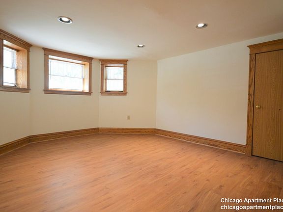2nd image of 852 W Waveland Ave #G