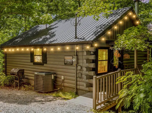 1727 Oakridge View Ln, Sevierville, TN 37876