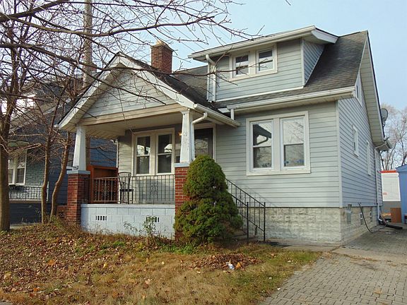 Photo B