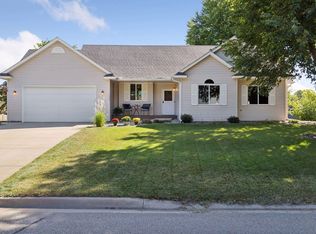 1129 Bluff Pass S, Chaska, MN 55318