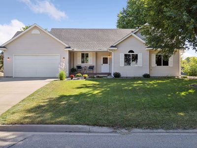 1129 Bluff Pass S, Chaska, MN, 55318