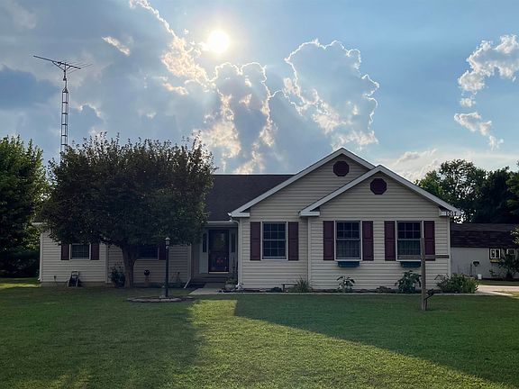 2nd image of 1017 E Hanson Dr