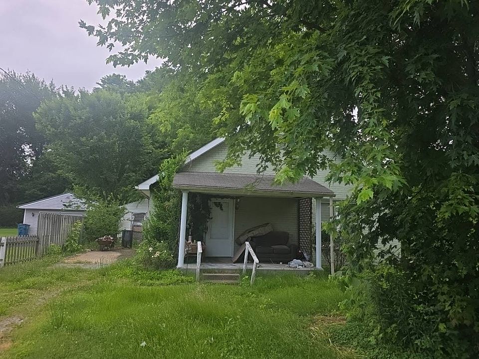 1st image of 3020 Benton Rd