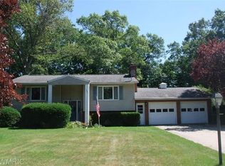 1355 Brookwood Dr, Norton Shores, MI 49441