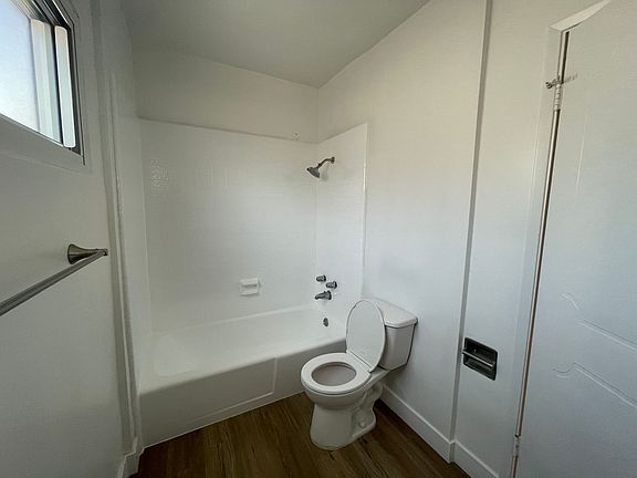 4th image of 623 S Grevillea Ave #4