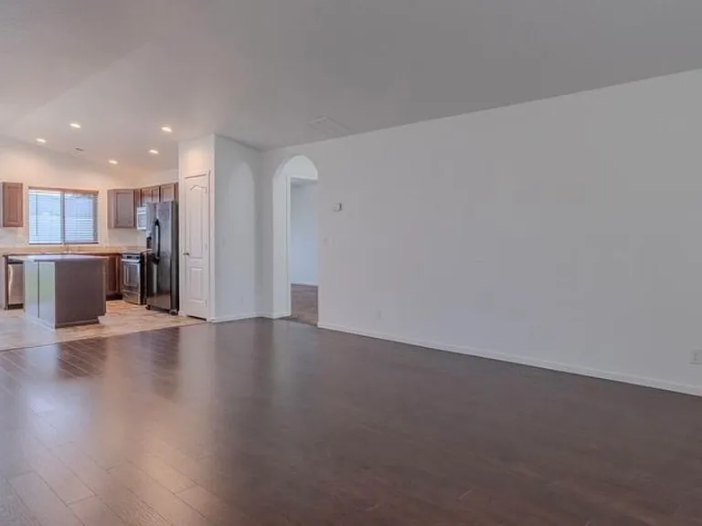 4662 W Tramore Dr — Photo 3