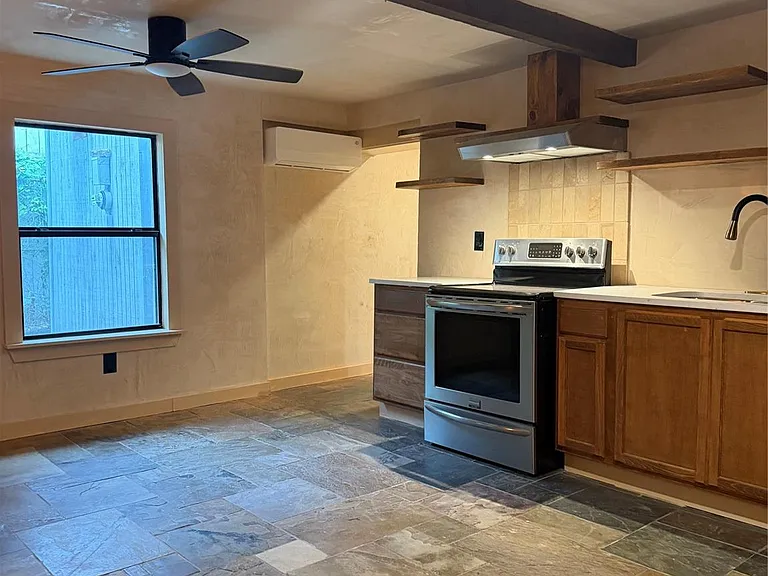 239 1/2 Westheimer Rd #A — Photo 5