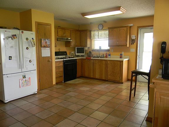 4th image of 1409 E Camellia Dr