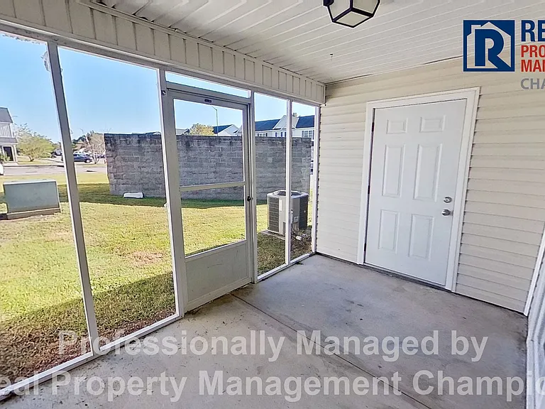 1002 Banister Loop — Photo 9