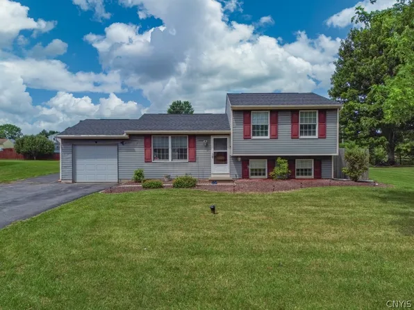 7819 Anadale Ln, Liverpool, NY 13090