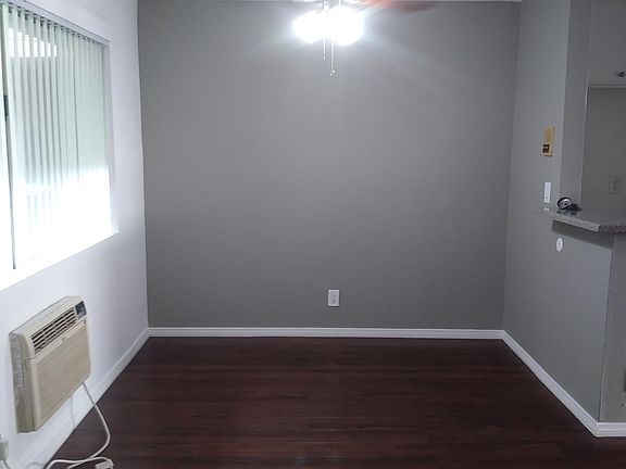 4th image of 11600 Oxnard St APT 103