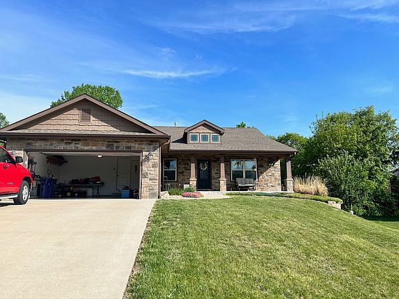 2nd image of 920 Lesmer Cir