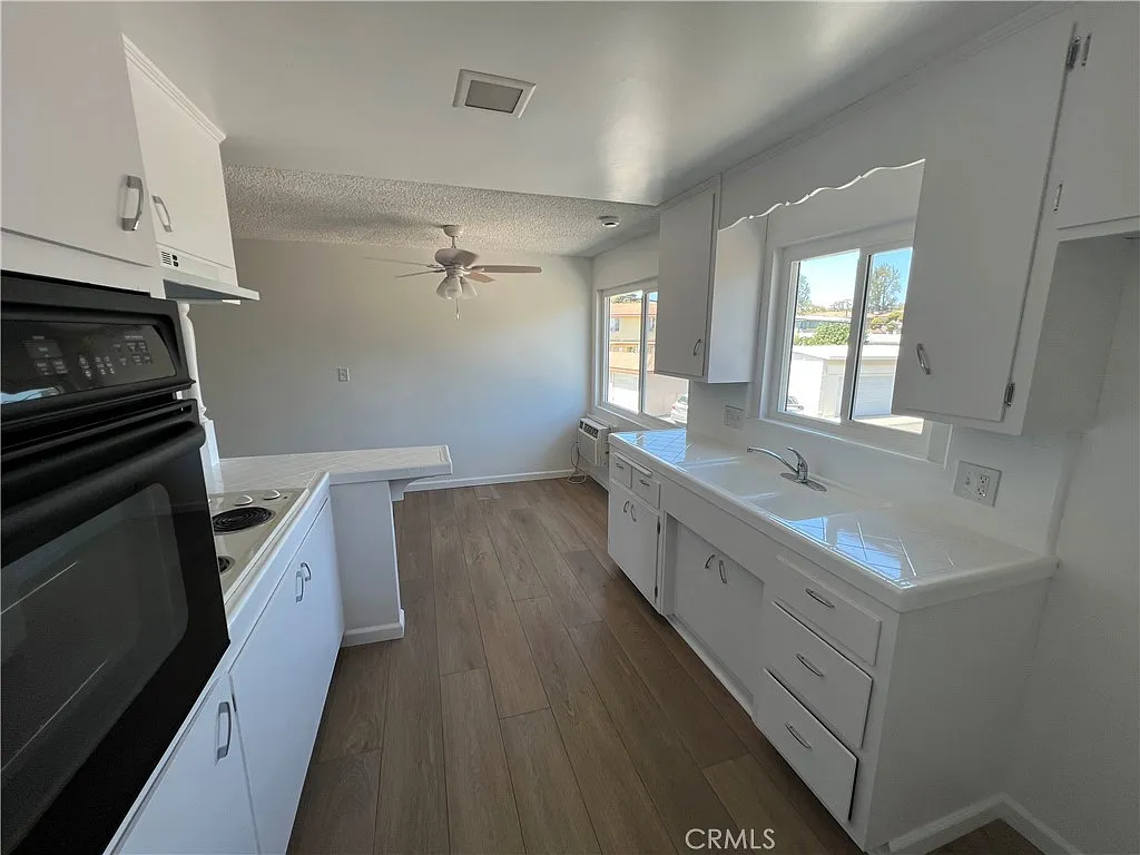 2 bed, 800 sqft, $2,350 — Photo 3