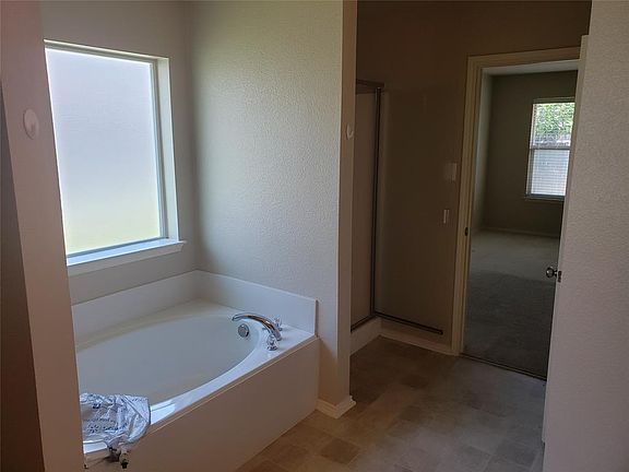 4th image of 3020 Highgate Dr