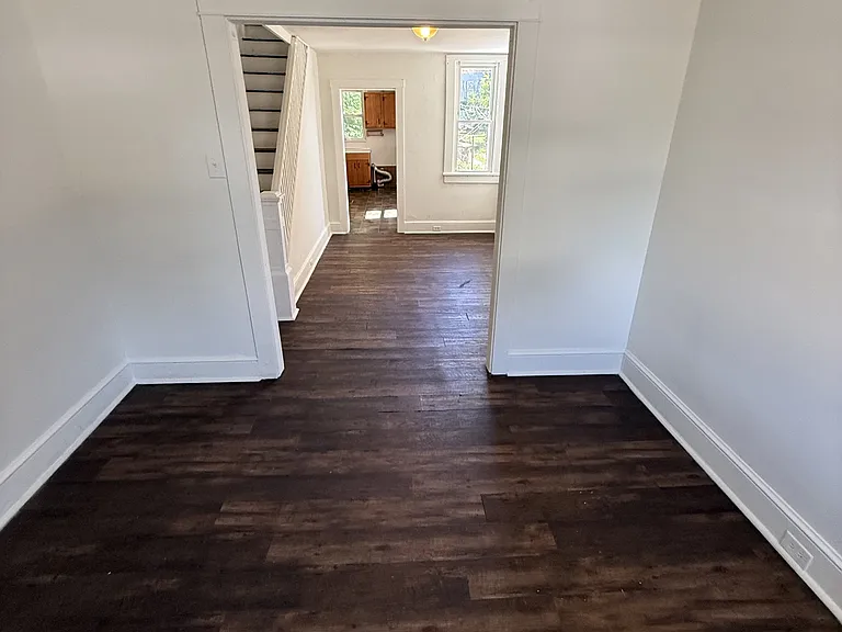 638 E Walnut St — Photo 3