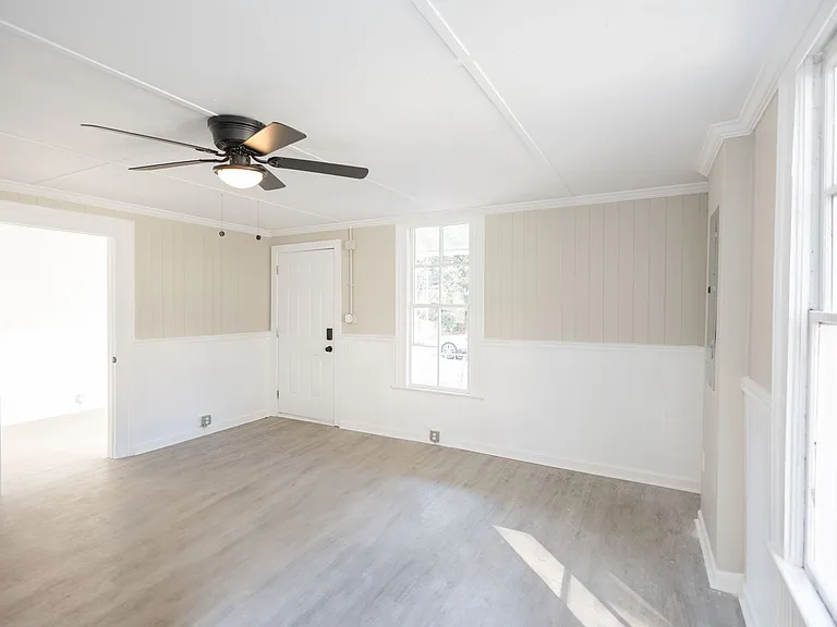 205 W Cherry St — Photo 5
