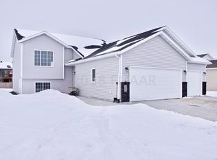 3439 17th St S, Moorhead, MN 56560