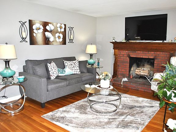 4th image of 40 Sanborn Dr