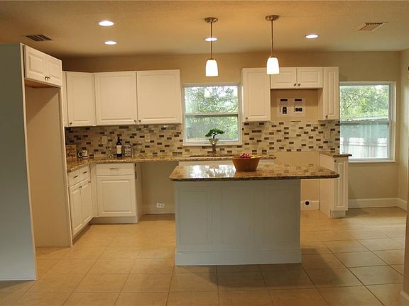 4th image of 6518 Corona Dr