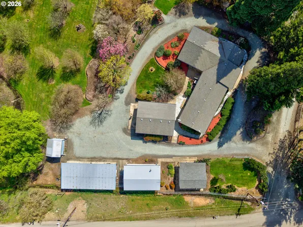 128 Market Ln, Myrtle Creek, OR 97457