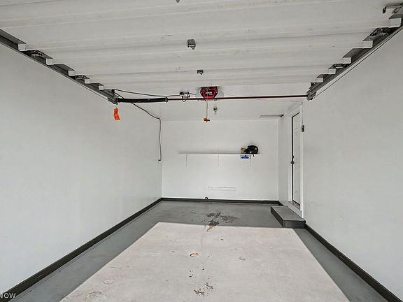 5th image of 238 Roxbury Ave NW