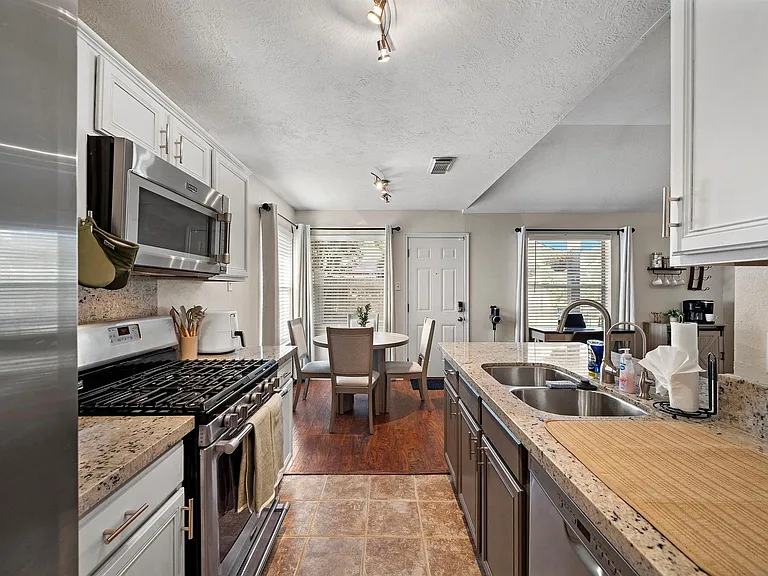 18315 Beaverdell Dr — Photo 7