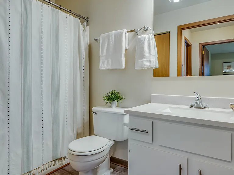Harbor Ridge Apartments — Photo 26