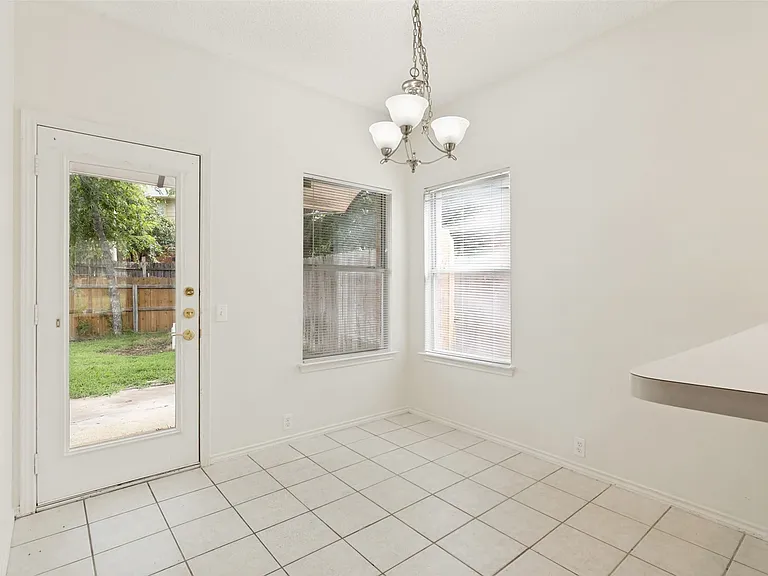 4725 Grant Park Ave — Photo 5