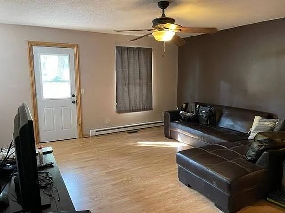 3rd image of 203 Hannah Dr