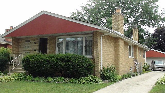 1st image of 5311 W 102nd St