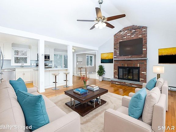 4th image of 32 Ridgewood Drive