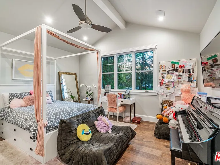 4800 Zelzah Ave — Photo 40