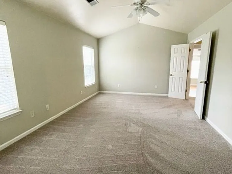 1424 Clairmonte Cir — Photo 9