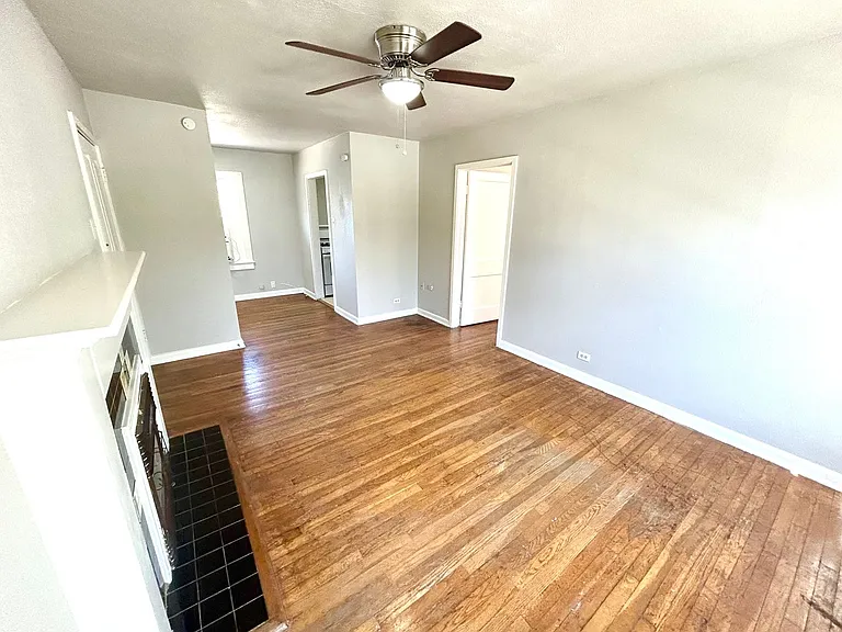425 Maverick St — Photo 8